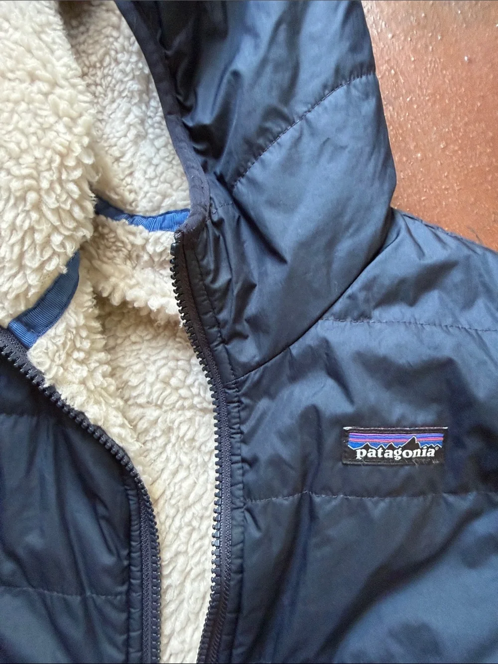 Patagonia Kids Navy Blue Hooded Puffer Jacket with Cream Sherpa Lining 5-6y 💙